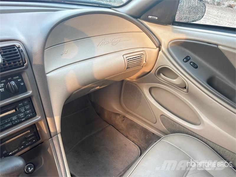 Ford Mustang Convertible Personbiler
