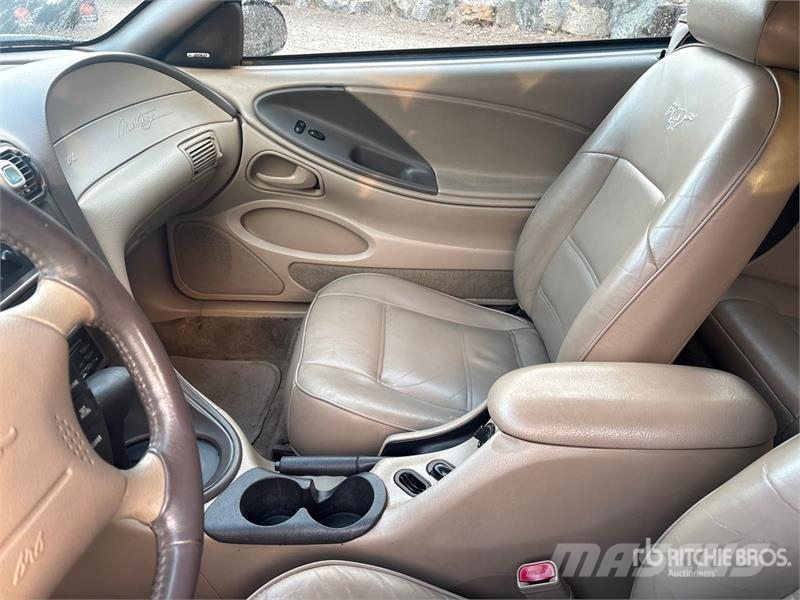Ford Mustang Convertible Personbiler