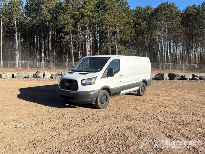 Ford Transit 150 Cargo Van Panel vanlar