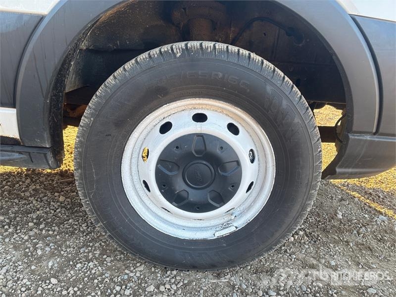Ford Transit 150 Cargo Van Panel vanlar