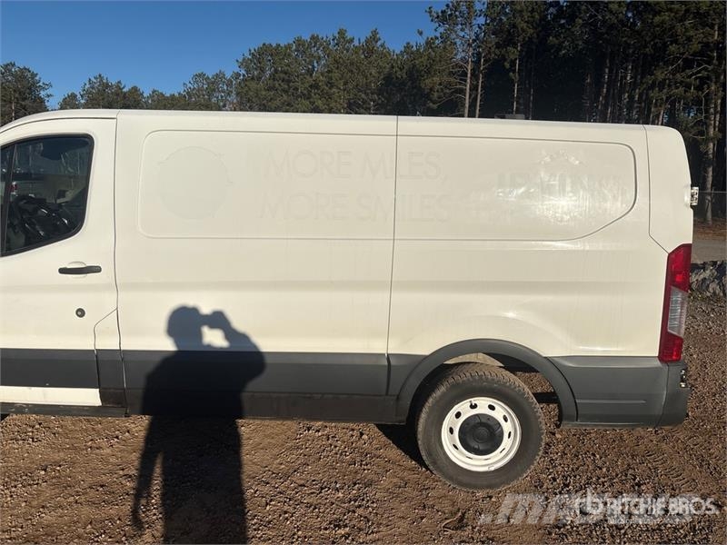 Ford Transit 150 Cargo Van Panel vanlar