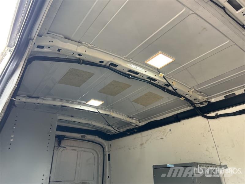 Ford Transit 250 Cargo Van Kaubikud