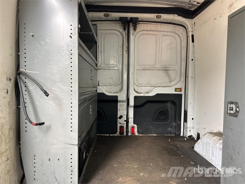 Ford Transit 250 Cargo Van Kaubikud