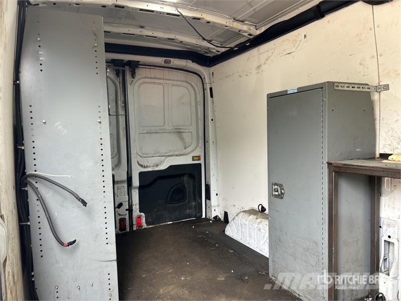 Ford Transit 250 Cargo Van Kaubikud