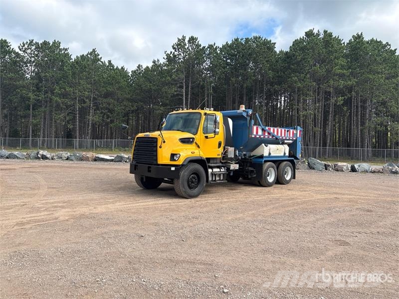 Freightliner 108SD 6x4 Spreader Truck Forsvar/Miljø