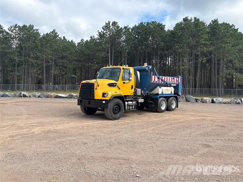 Freightliner 108SD 6x4 Spreader Truck Forsvar/Miljø