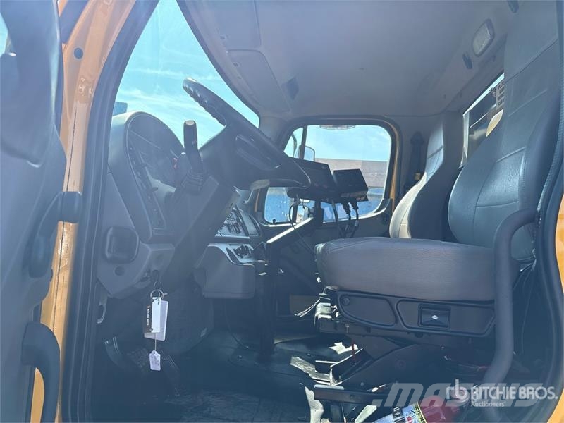 Freightliner 108SD 6x4 Spreader Truck Forsvar/Miljø