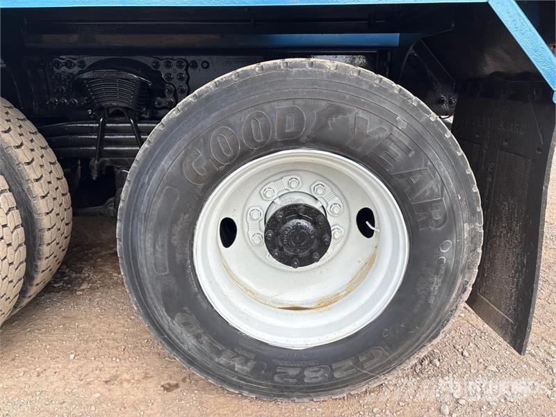 Freightliner 108SD 6x4 Spreader Truck Forsvar/Miljø