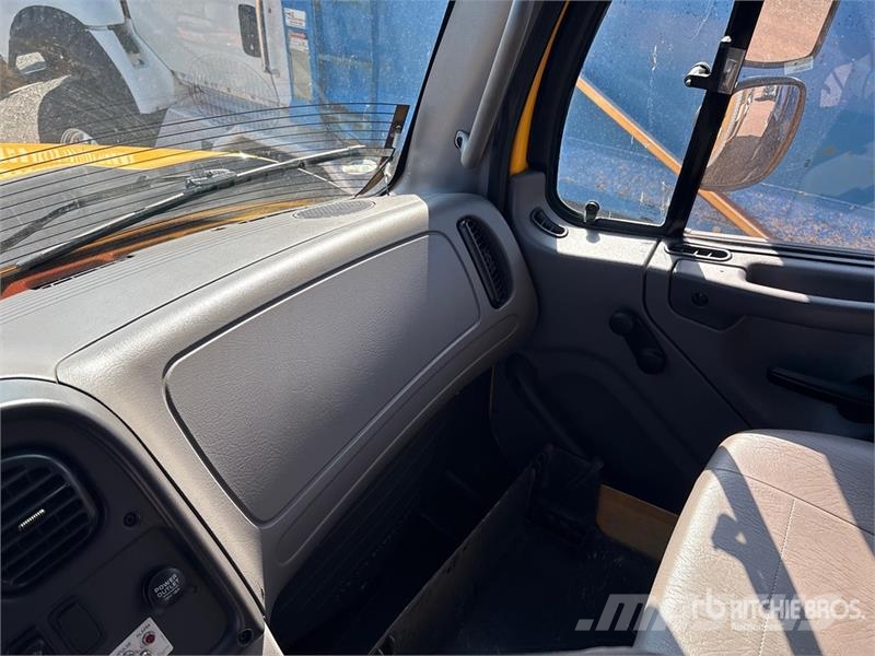Freightliner 108SD 6x4 Spreader Truck Forsvar/Miljø