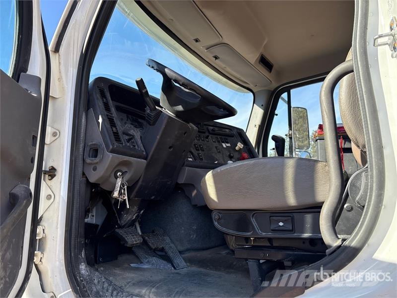 Freightliner 114SD Autojeřáby, hydraulické ruky