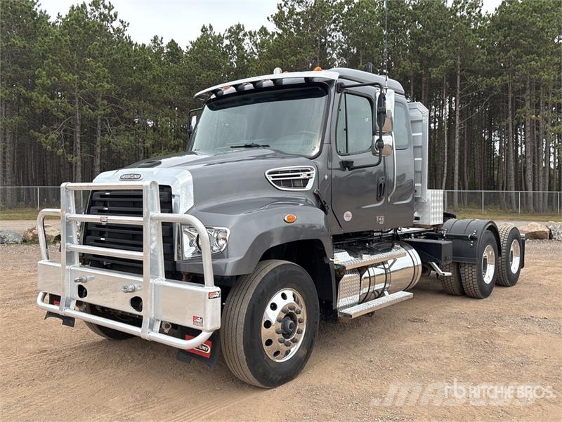 Freightliner 114SD 6x4 T/A Sleeper Truck Tractor 牵引车
