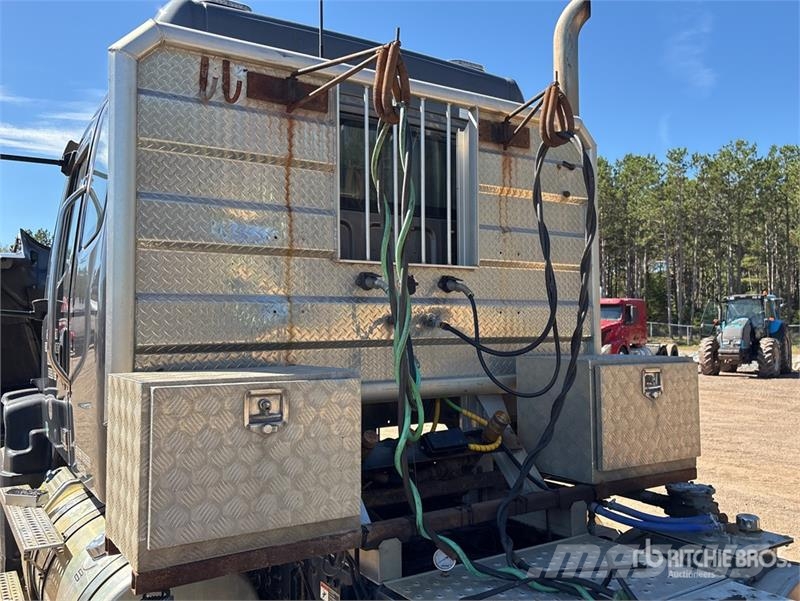 Freightliner 114SD 6x4 T/A Sleeper Truck Tractor Trekkvogner