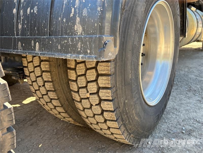 Freightliner 114SD 6x4 T/A Sleeper Truck Tractor Trekkvogner