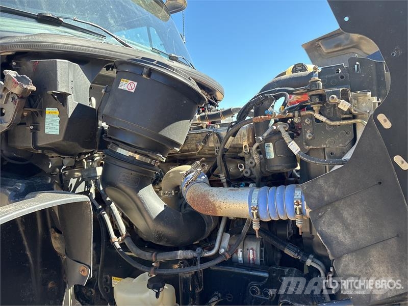 Freightliner 114SD 6x4 T/A Sleeper Truck Tractor Trekkvogner