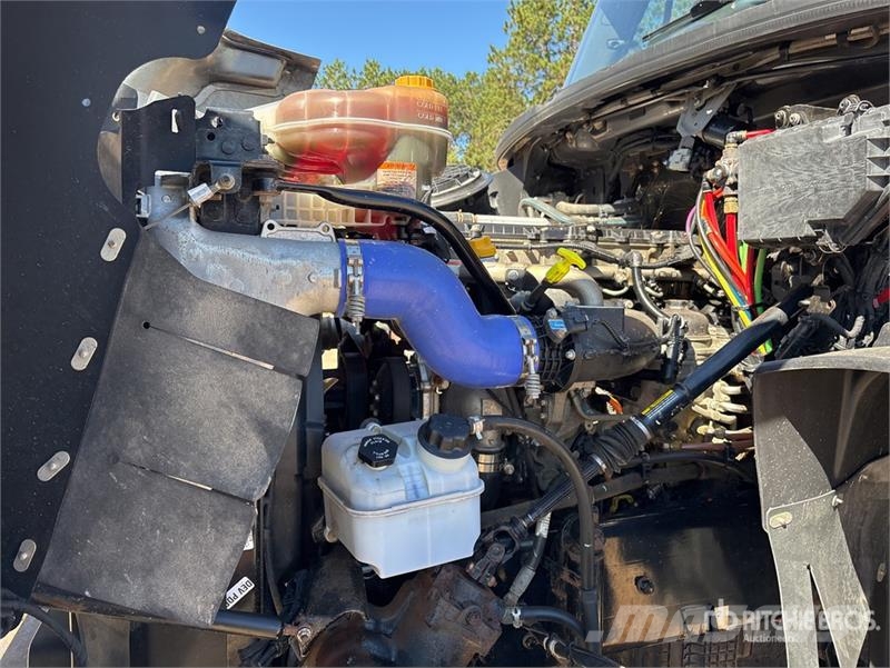 Freightliner 114SD 6x4 T/A Sleeper Truck Tractor Trekkvogner