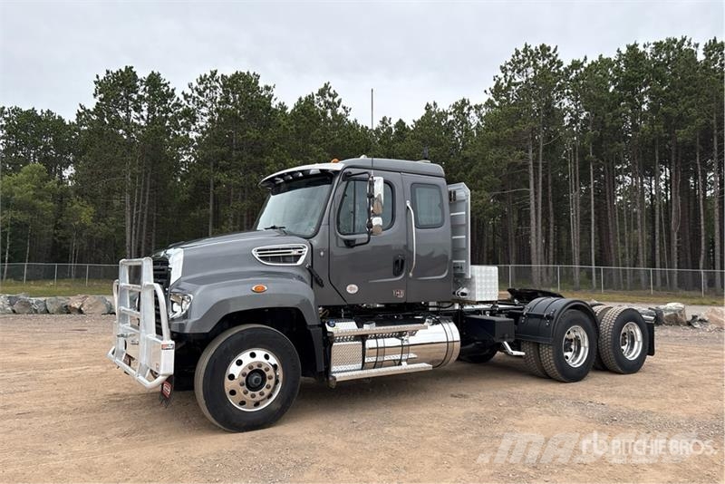 Freightliner 114SD 6x4 T/A Sleeper Truck Tractor 牵引车