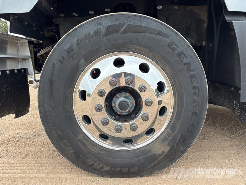 Freightliner 114SD 6x4 T/A Sleeper Truck Tractor 牵引车