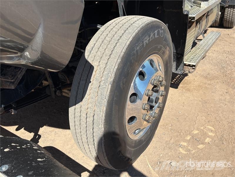 Freightliner 114SD 6x4 T/A Sleeper Truck Tractor Trekkvogner