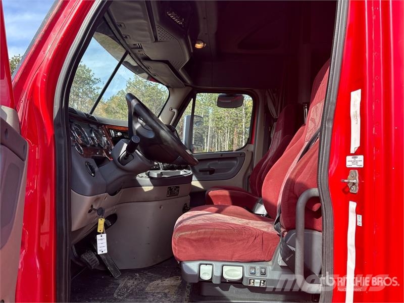 Freightliner Cascadia 125 6x4 T/A Sleeper Truck Tractor Trekkers