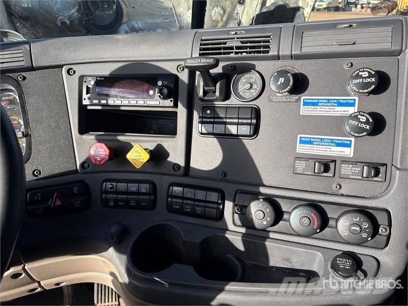 Freightliner Cascadia 125 6x4 T/A Sleeper Truck Tractor Sattelzugmaschinen