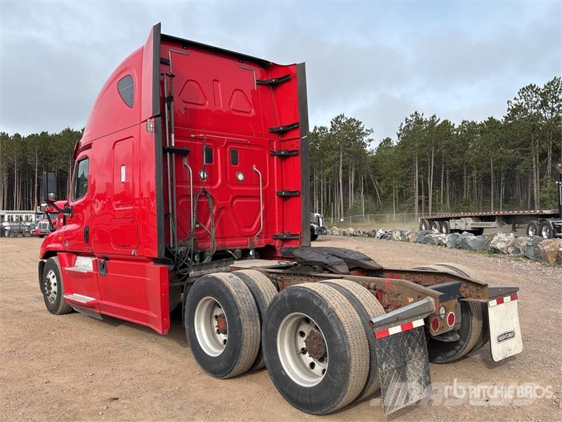 Freightliner Cascadia 125 6x4 T/A Sleeper Truck Tractor 牵引车