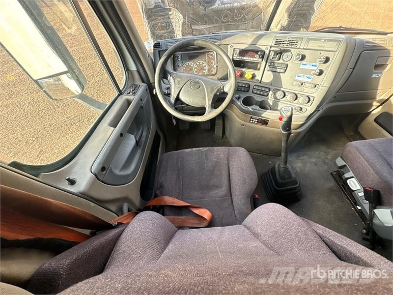 Freightliner Cascadia 125 6x4 T/A Sleeper Truck Tractor Sattelzugmaschinen