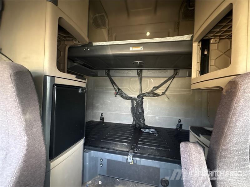 Freightliner Cascadia 125 6x4 T/A Sleeper Truck Tractor Sattelzugmaschinen