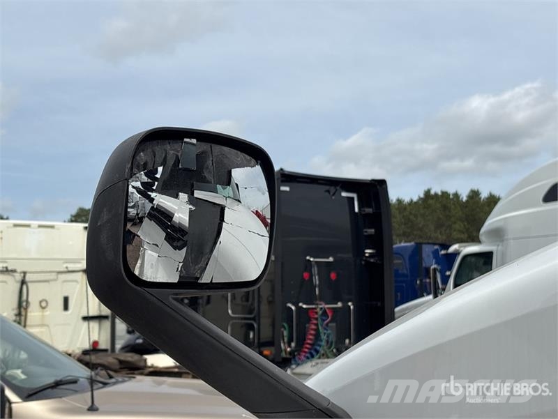 Freightliner Cascadia 126 6x4 T/A Sleeper Truck Tractor 牵引车