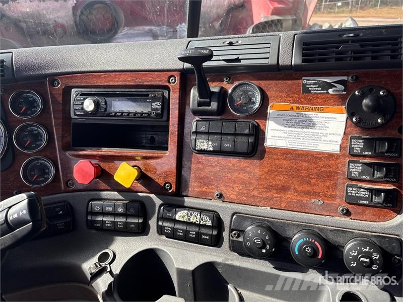 Freightliner Cascadia 125 6x4 T/A Sleeper Truck Tractor Trekkers