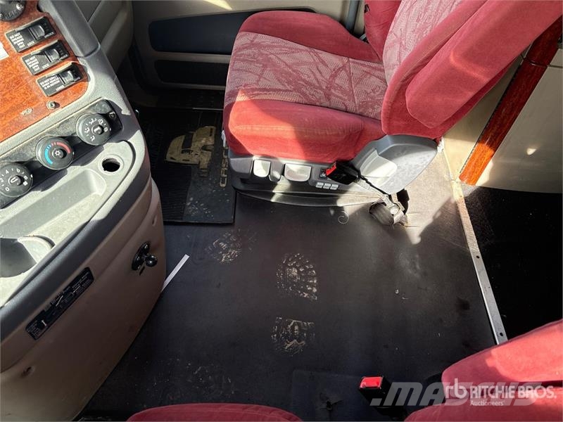 Freightliner Cascadia 125 6x4 T/A Sleeper Truck Tractor Trekkers