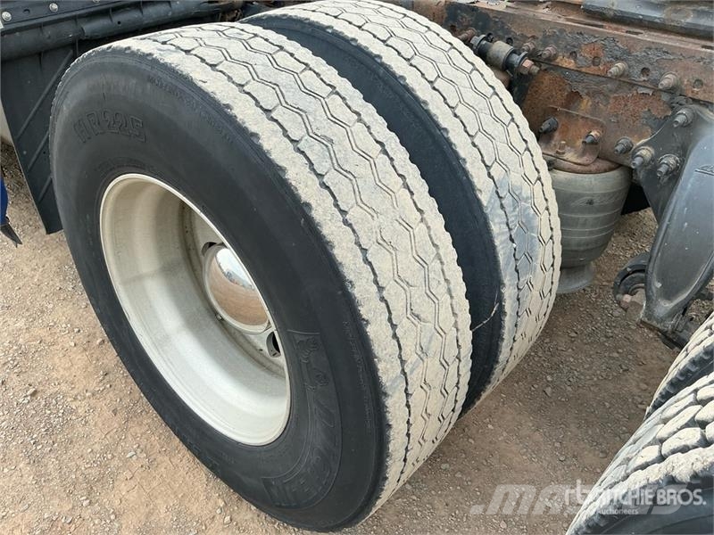 Freightliner Cascadia 125 6x4 T/A Sleeper Truck Tractor Trekkers