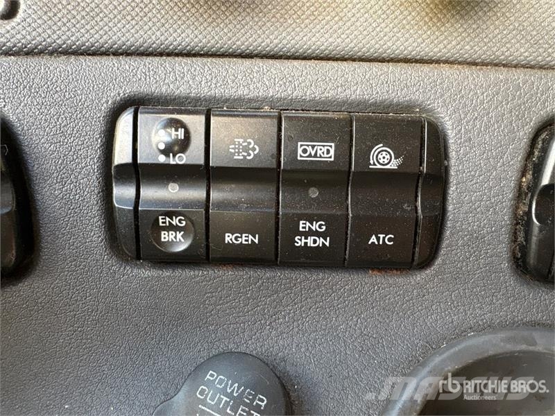 Freightliner Cascadia 125 6x4 T/A Sleeper Truck Tractor Sattelzugmaschinen