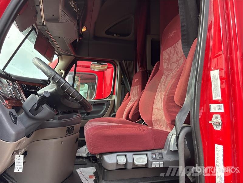 Freightliner Cascadia 125 6x4 T/A Sleeper Truck Tractor 牵引车