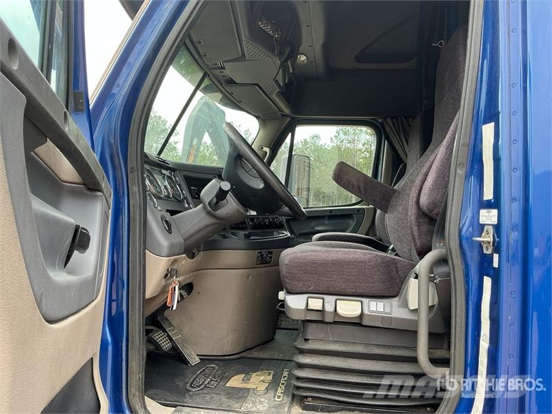 Freightliner Cascadia 125 6x4 T/A Sleeper Truck Tractor Trekkers