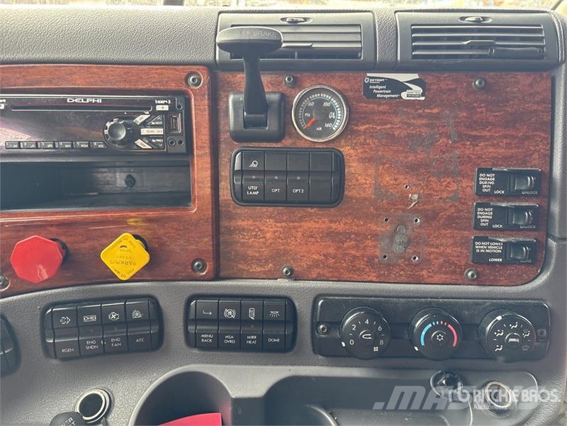 Freightliner Cascadia 125 6x4 T/A Sleeper Truck Tractor 牵引车