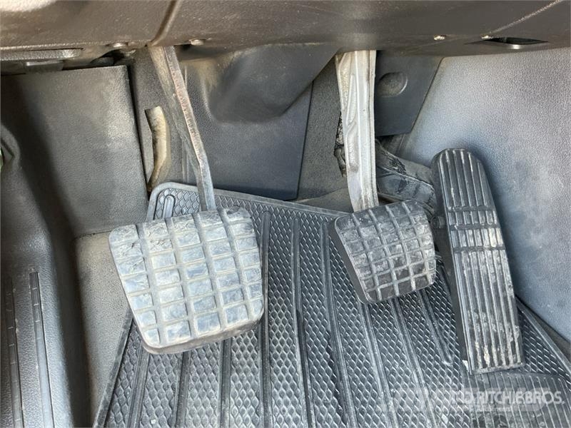 Freightliner Cascadia 126 6x4 T/A Sleeper Truck Tractor Camiones tractor