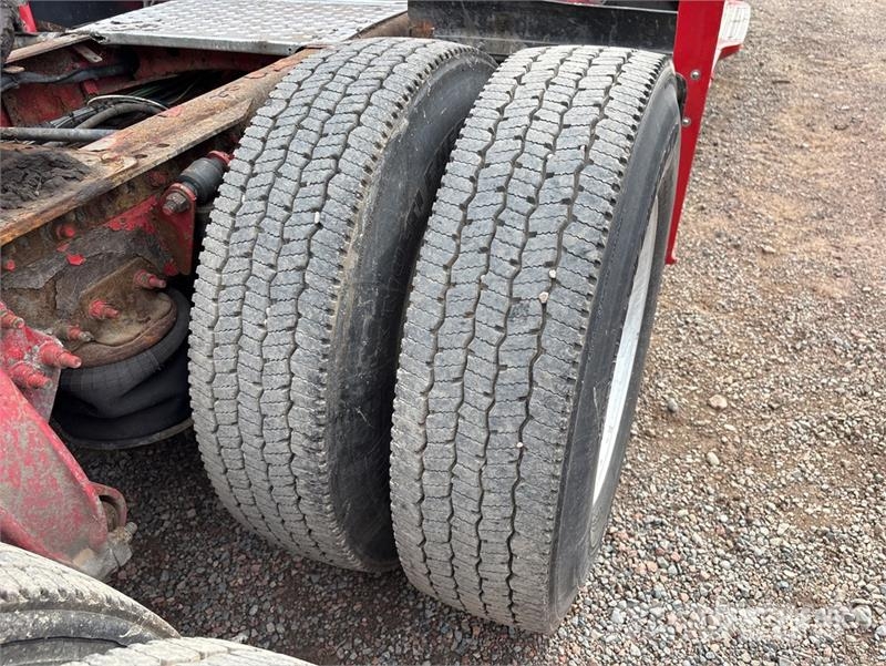 Freightliner Cascadia 125 6x4 T/A Sleeper Truck Tractor 牵引车