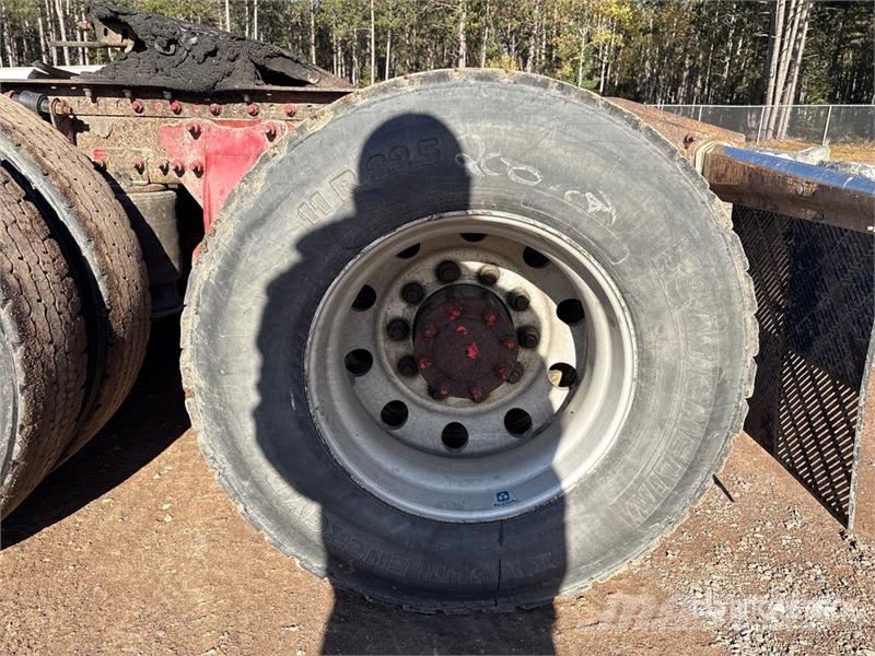 Freightliner Cascadia 125 6x4 T/A Sleeper Truck Tractor Trekkers