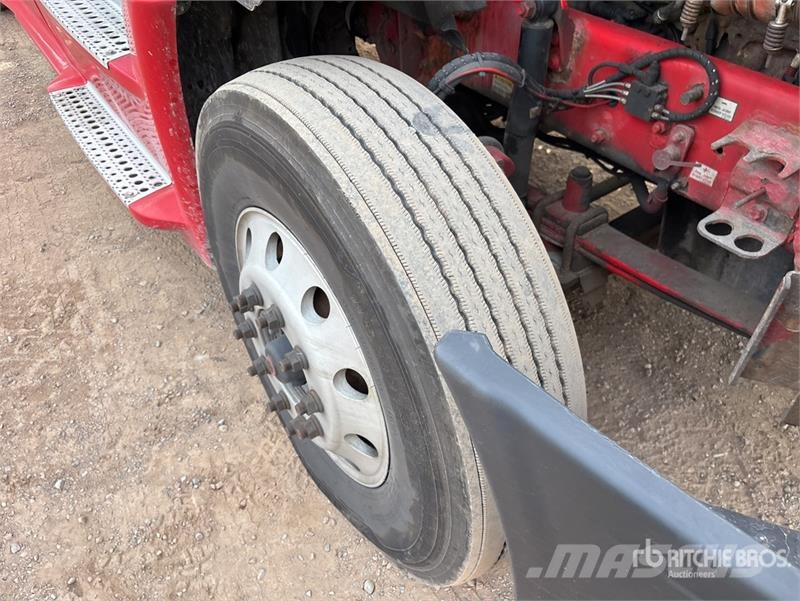 Freightliner Cascadia 125 6x4 T/A Sleeper Truck Tractor 牵引车