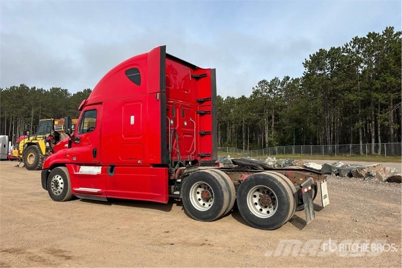 Freightliner Cascadia 125 6x4 T/A Sleeper Truck Tractor Vilcēji