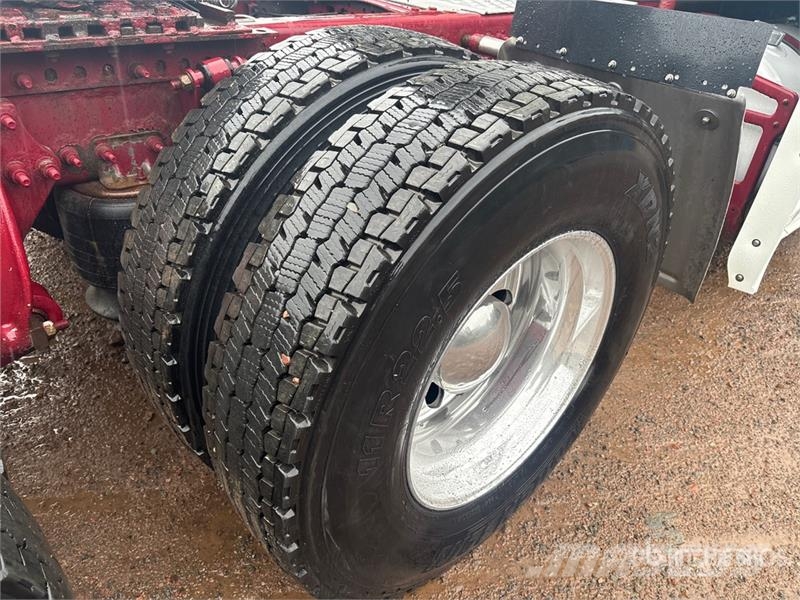 Freightliner Cascadia 126 6x4 T/A Sleeper Truck Tractor Trekkvogner