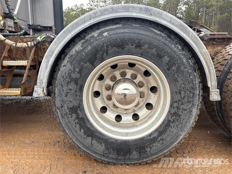 Freightliner Cascadia 125 6x4 T/A Sleeper Truck Tractor Nyergesvontatók
