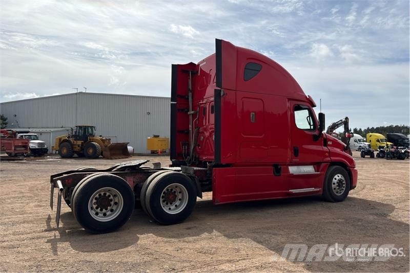 Freightliner Cascadia 125 6x4 T/A Sleeper Truck Tractor Motrici e Trattori Stradali