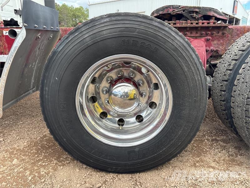 Freightliner Cascadia 126 6x4 T/A Sleeper Truck Tractor Camiones tractor