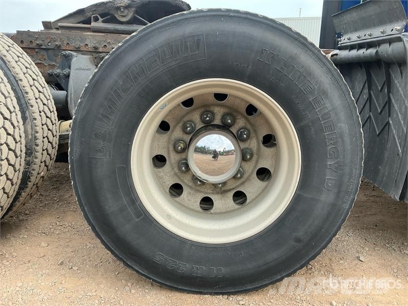 Freightliner Cascadia 125 6x4 T/A Sleeper Truck Tractor Trekkers