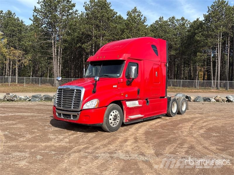 Freightliner Cascadia 125 6x4 T/A Sleeper Truck Tractor Trekkers