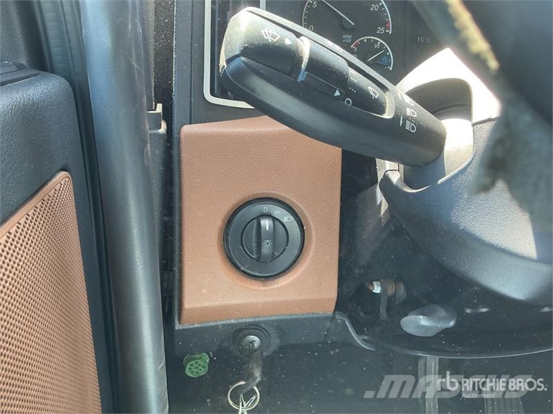 Freightliner Cascadia 126 6x4 T/A Sleeper Truck Tractor Trekkers