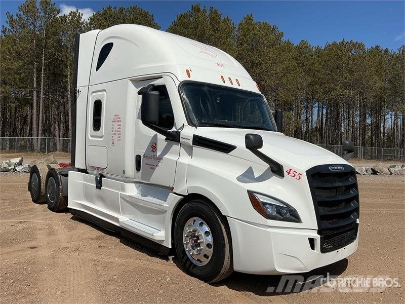Freightliner Cascadia 126 6x4 T/A Sleeper Truck Tractor Trekkers