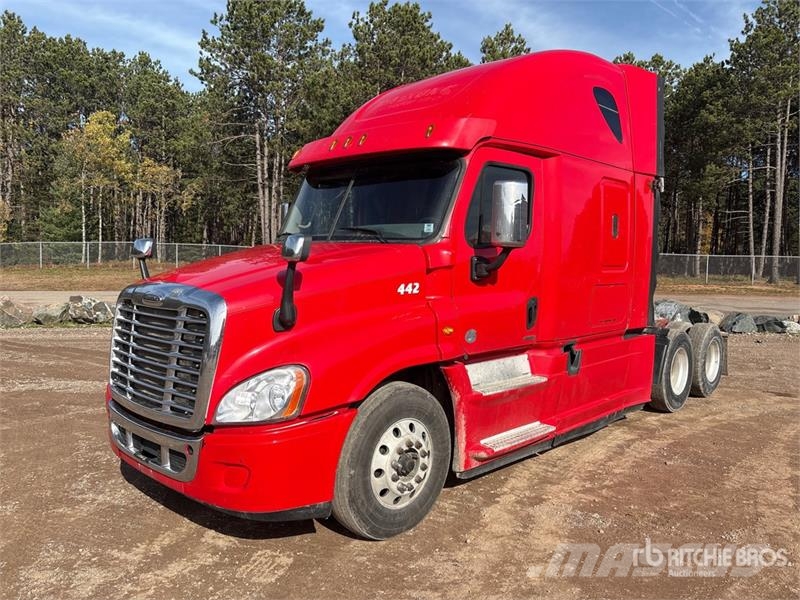 Freightliner Cascadia 125 6x4 T/A Sleeper Truck Tractor Trekkers