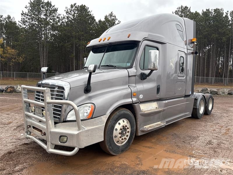 Freightliner Cascadia 125 6x4 T/A Sleeper Truck Tractor Nyergesvontatók